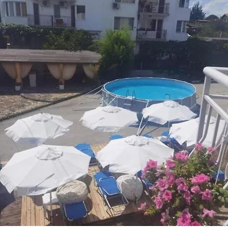 ескана Hotel 2*