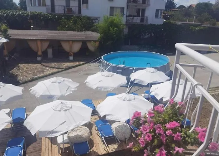 ескана Hotel 2*